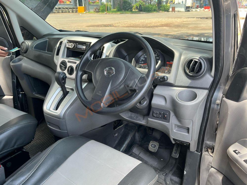 Mobil Nissan Evalia 2012