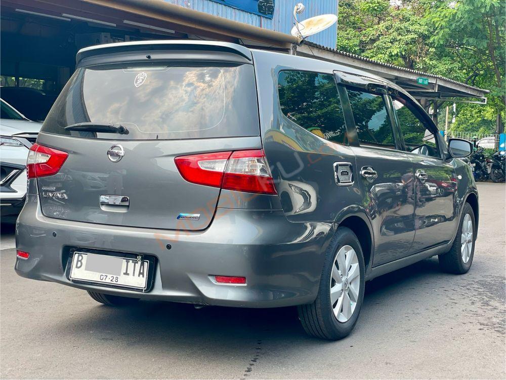 Mobil Nissan Livina 2015