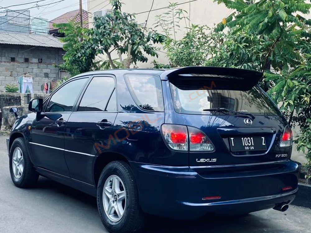 Mobil Toyota Harrier 2000