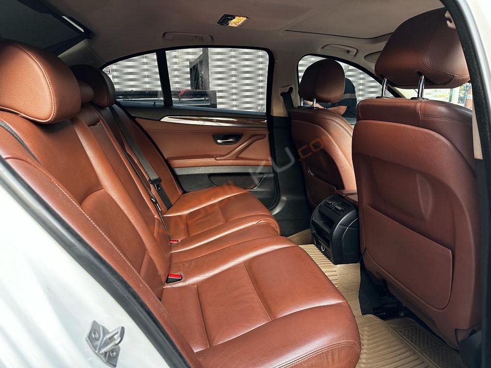 Mobil BMW 5 Series 2014