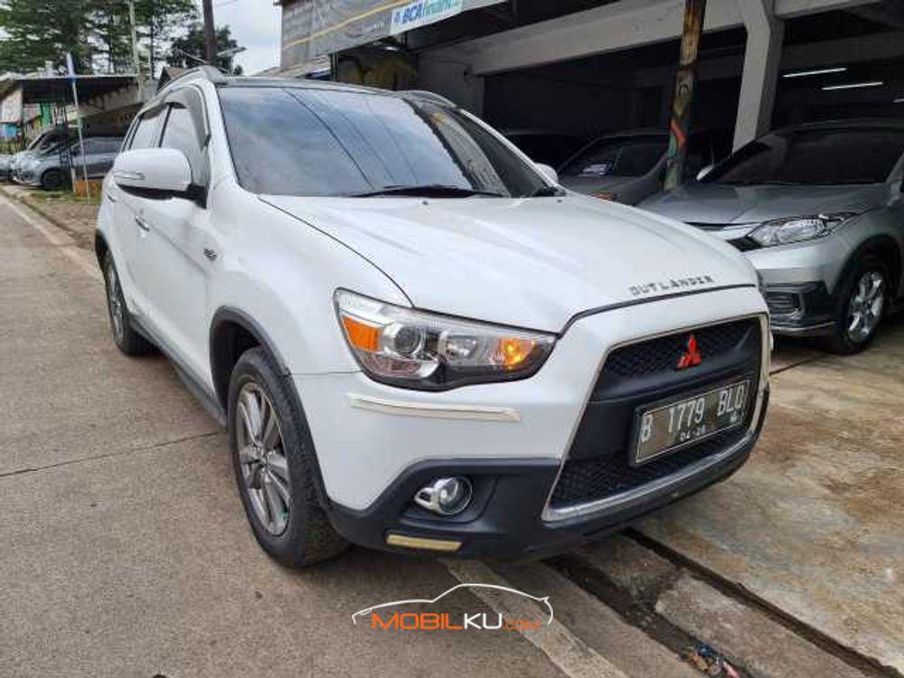 Mobil Mitsubishi Outlander Sport 2013