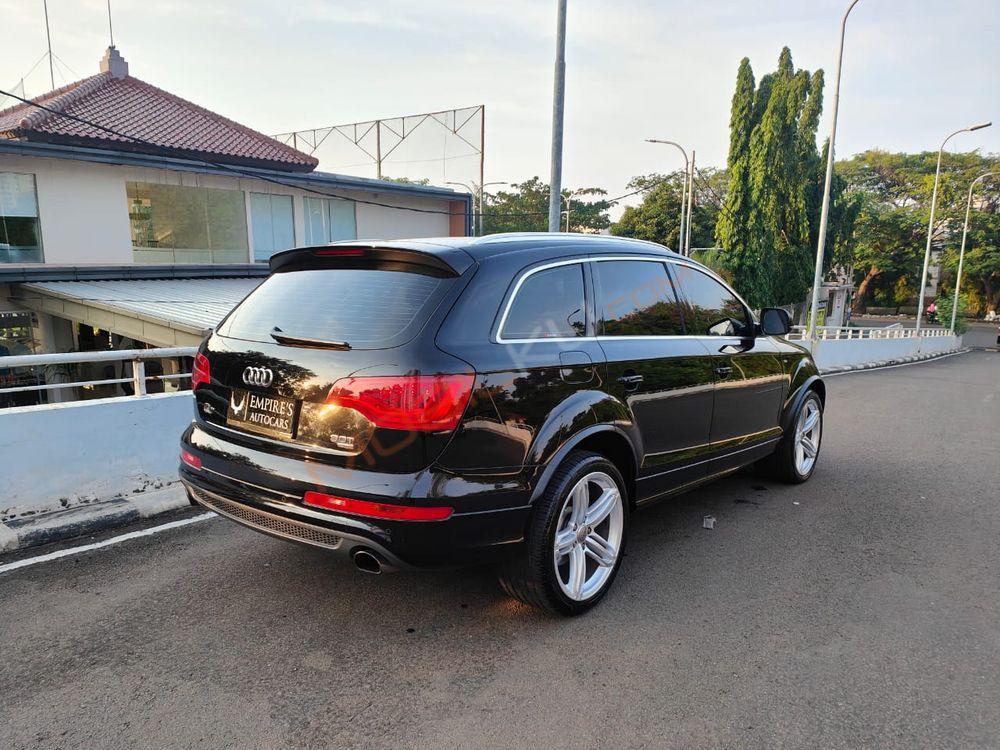 Mobil Audi Q7 2014