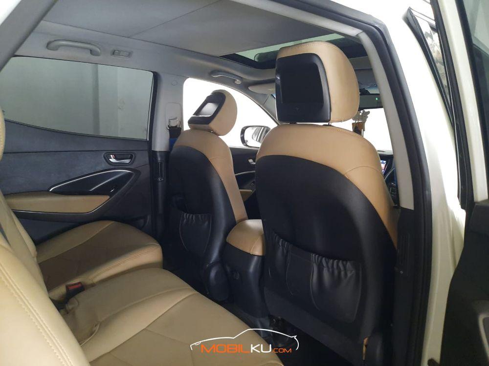 Mobil Hyundai Santa Fe 2013