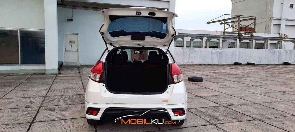 Mobil Toyota Yaris 2015
