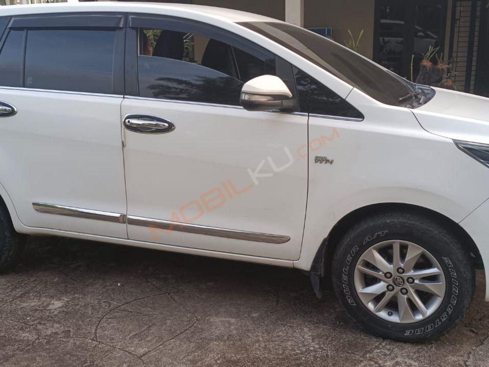 Mobil Toyota Kijang Innova 2016