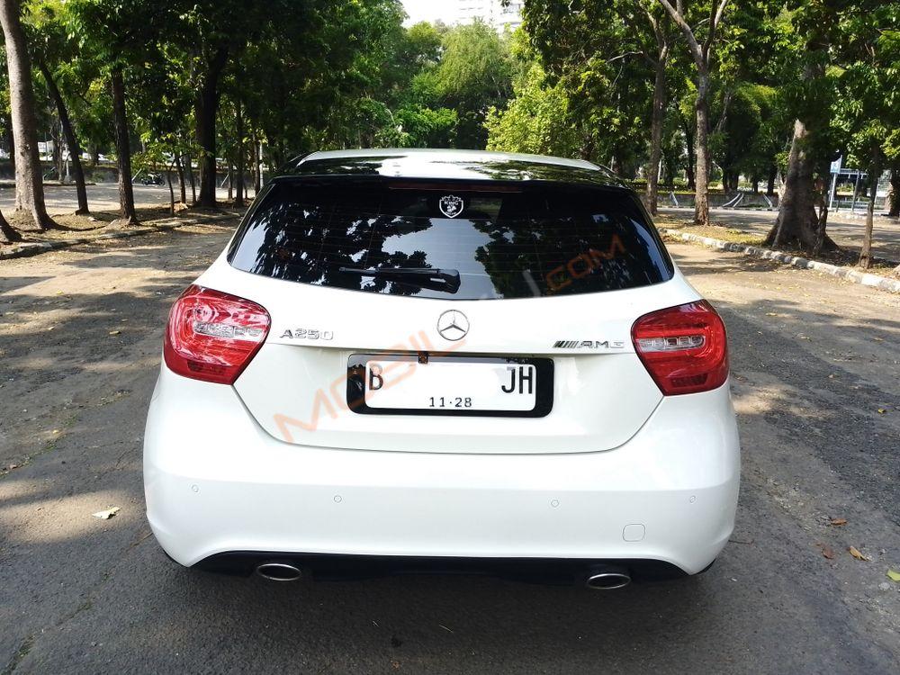 Mobil Mercedes-Benz A-Class 2013