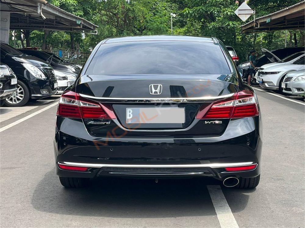 Mobil Honda Accord 2016