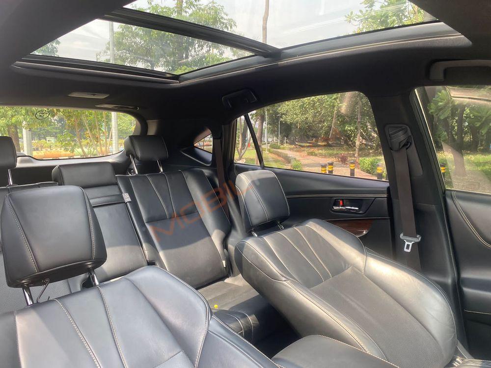 Mobil Toyota Harrier 2015