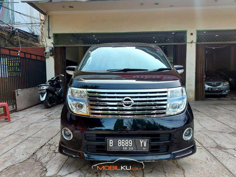 Mobil Nissan Elgrand 2007