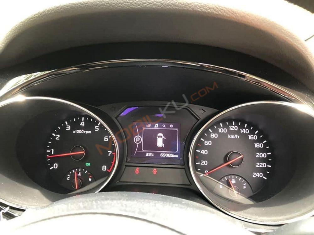 Mobil Kia Sedona 2017