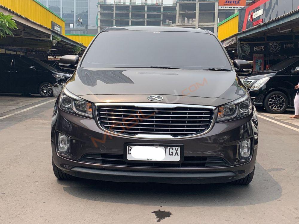 Mobil Kia Sedona 2017