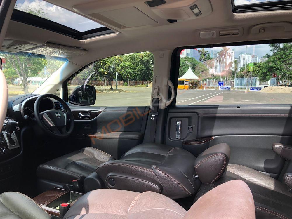 Mobil Nissan Elgrand 2013