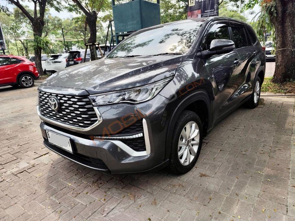 Mobil Toyota Kijang Innova Zenix 2024