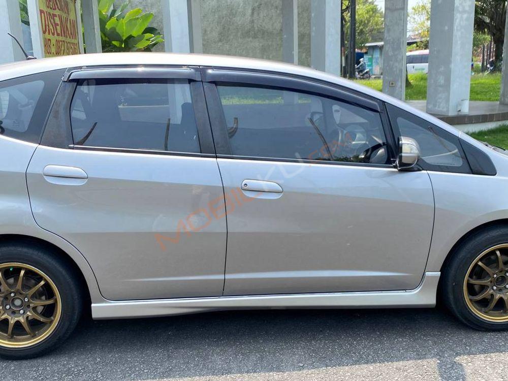 Mobil Honda Jazz 2009
