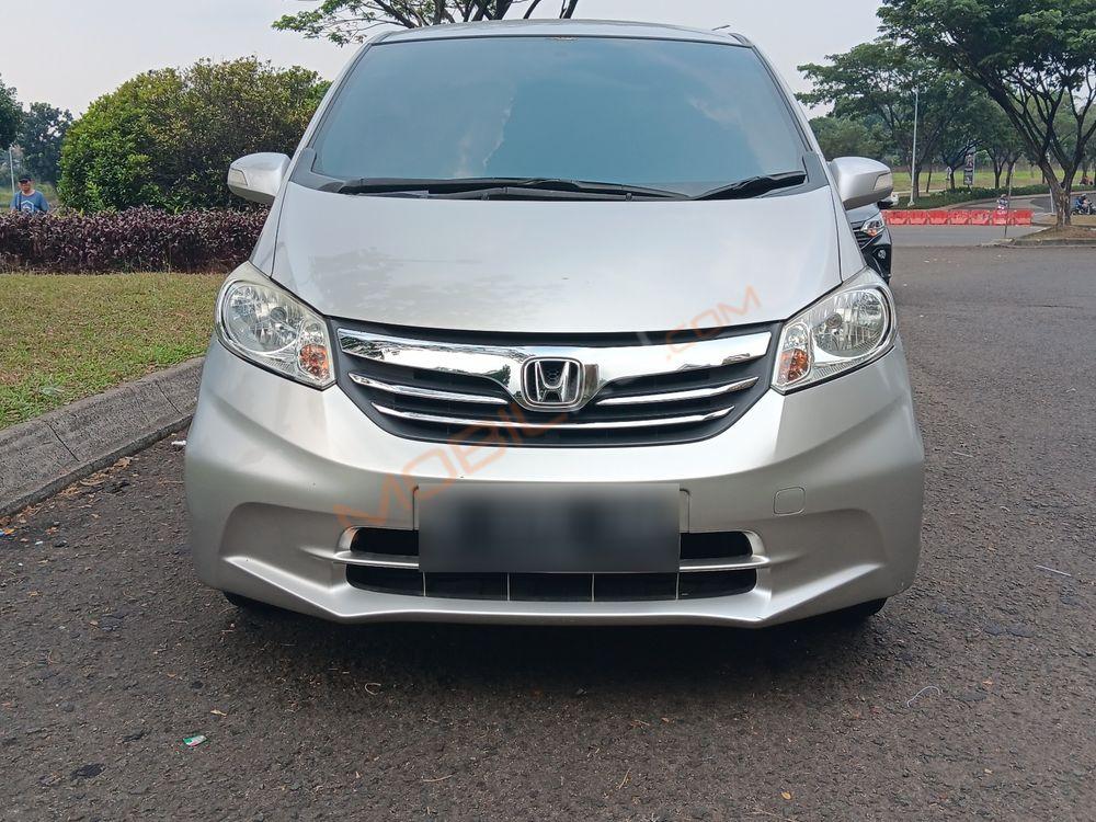 Mobil Honda Freed 2012