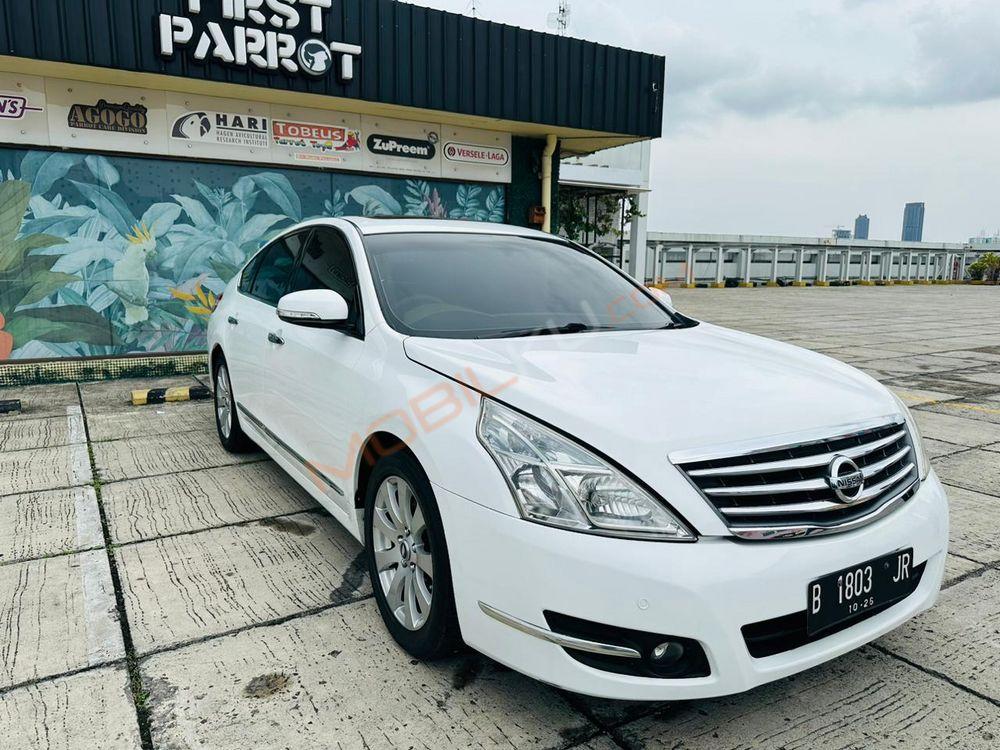 Mobil Nissan Teana 2011