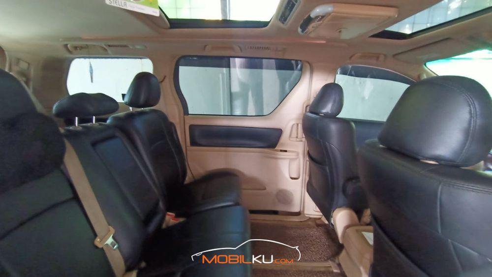 Mobil Toyota Vellfire 2009