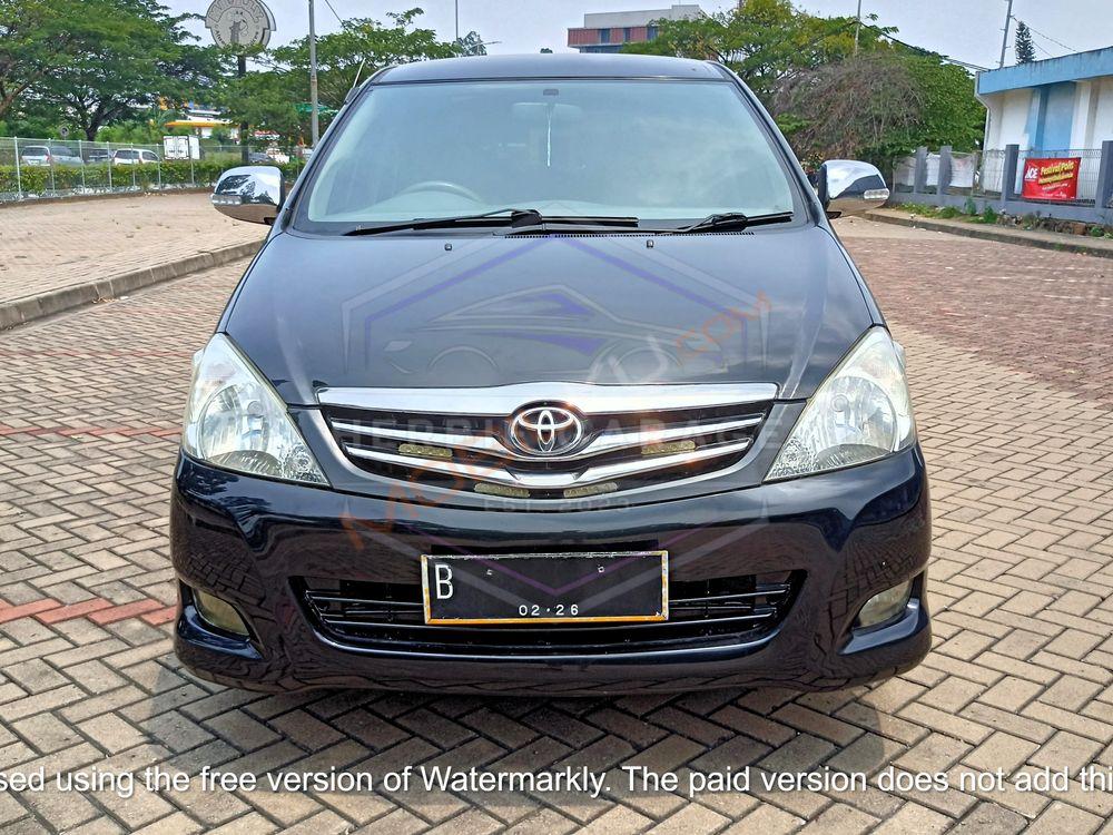 Mobil Toyota Kijang Innova 2011