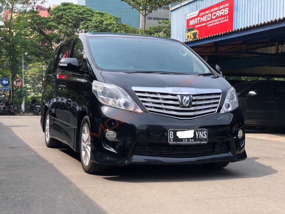Mobil Toyota Alphard 2009
