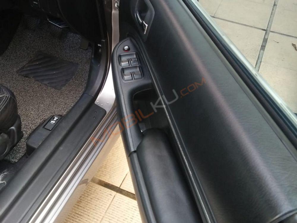 Mobil Honda Civic Sedan 2004