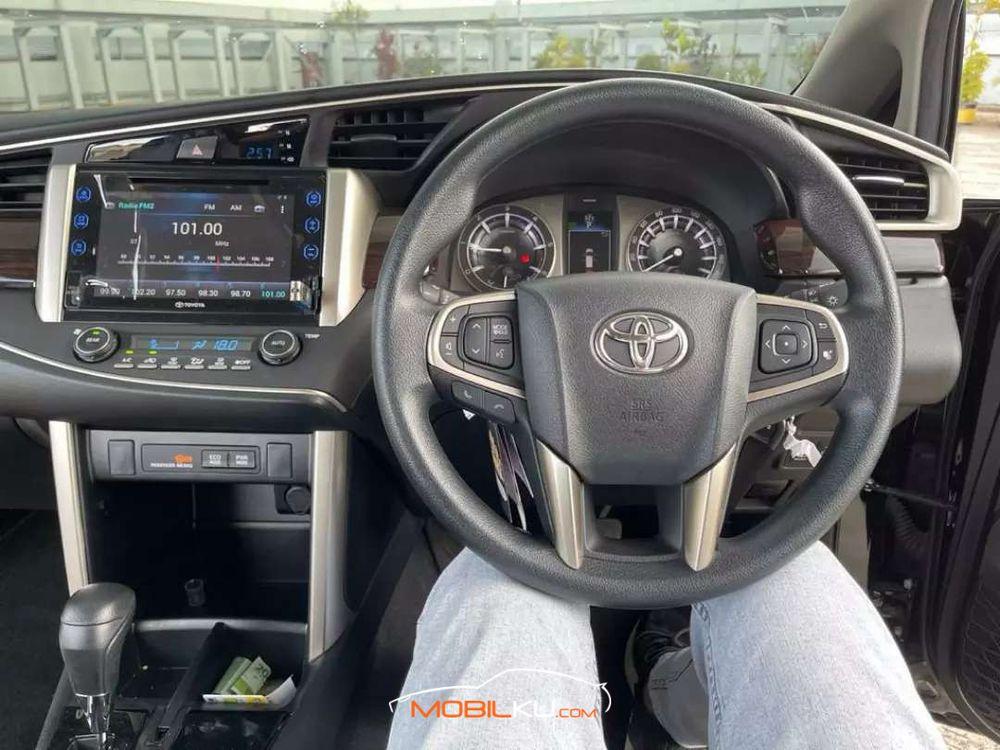 Mobil Toyota Kijang Innova 2019