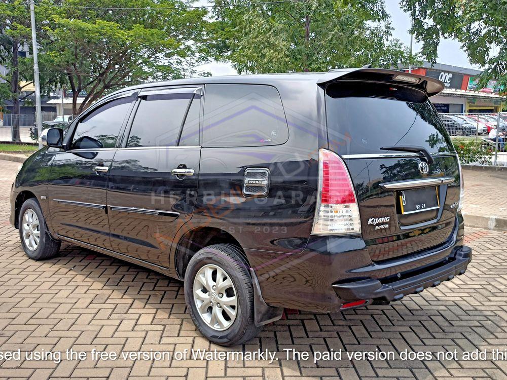 Mobil Toyota Kijang Innova 2011
