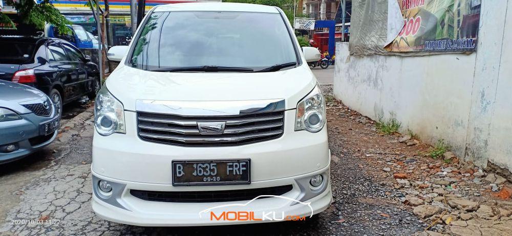 Mobil Toyota Nav1 2015