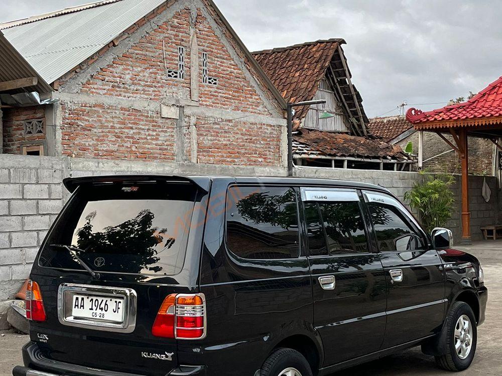 Mobil Toyota Kijang 2004