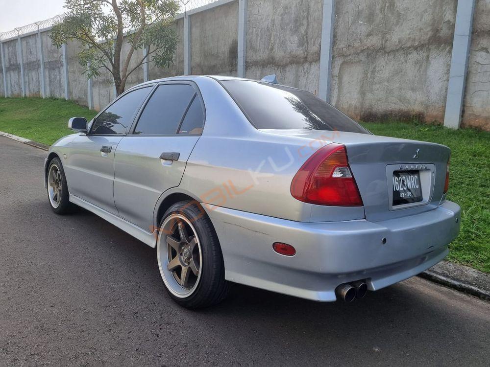 Mobil Mitsubishi Lancer 2002