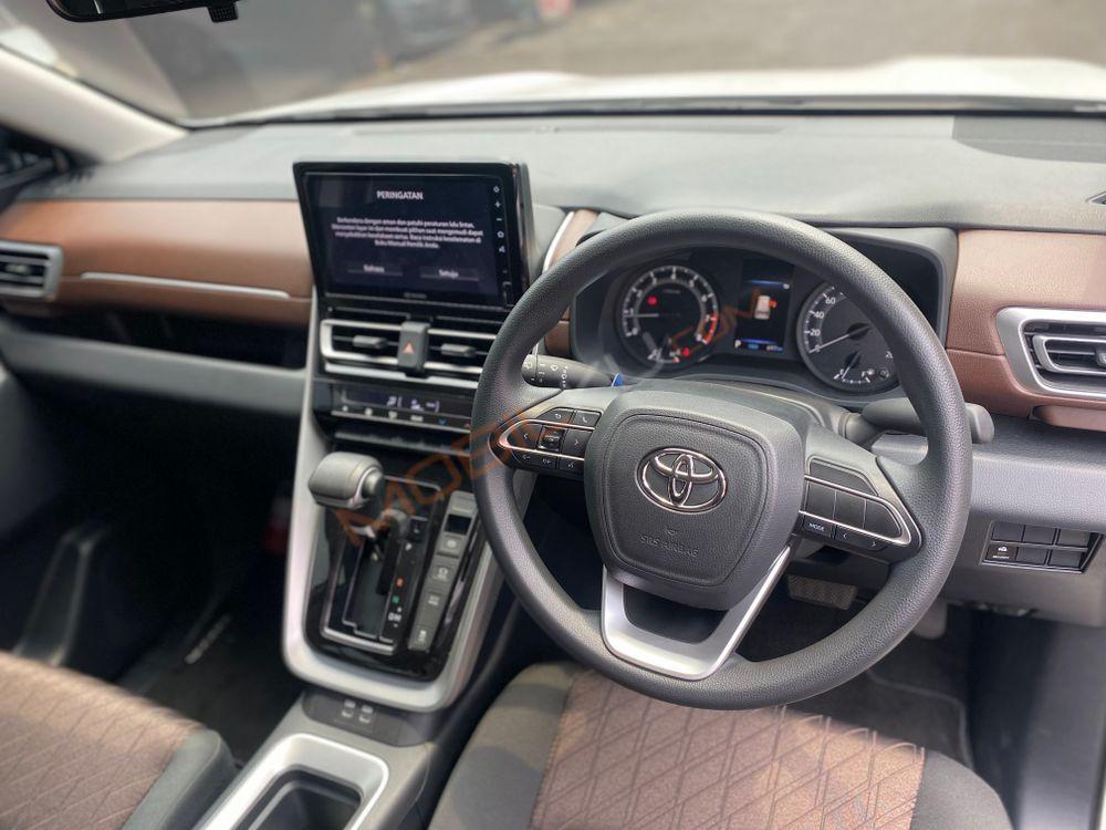 Mobil Toyota Kijang Innova 2023