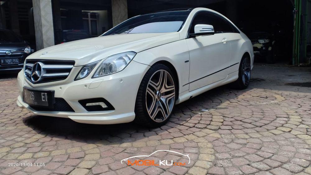 Mobil Mercedes-Benz E-Class 2011