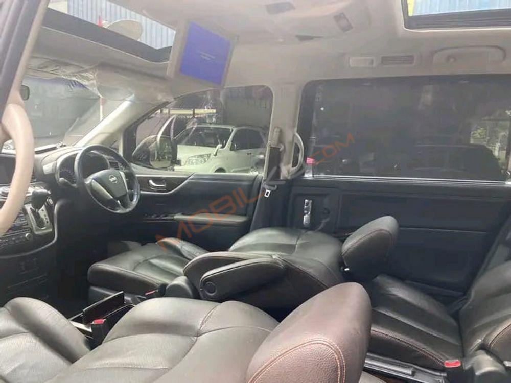 Mobil Nissan Elgrand 2013