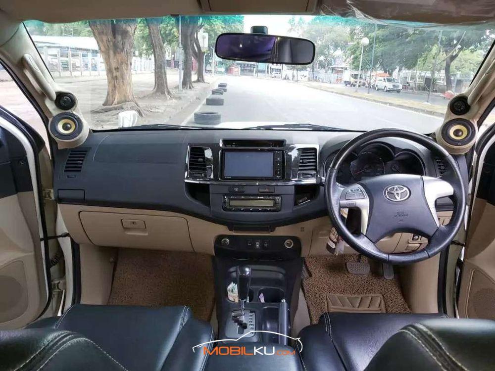 Mobil Toyota Fortuner 2014