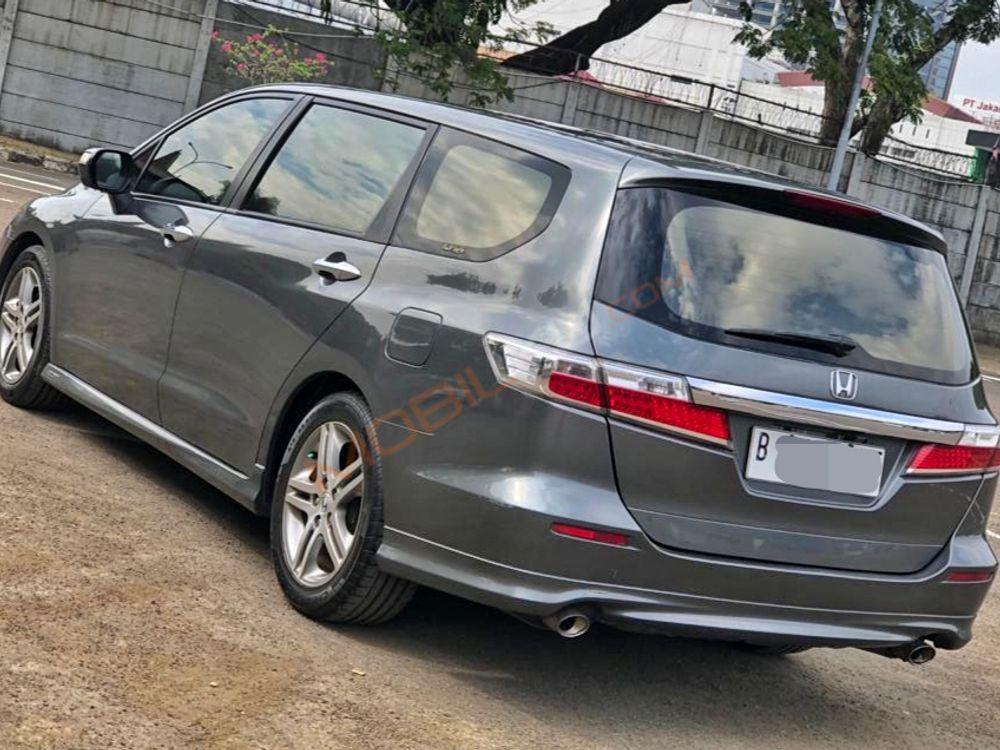 Mobil Honda Odyssey 2012
