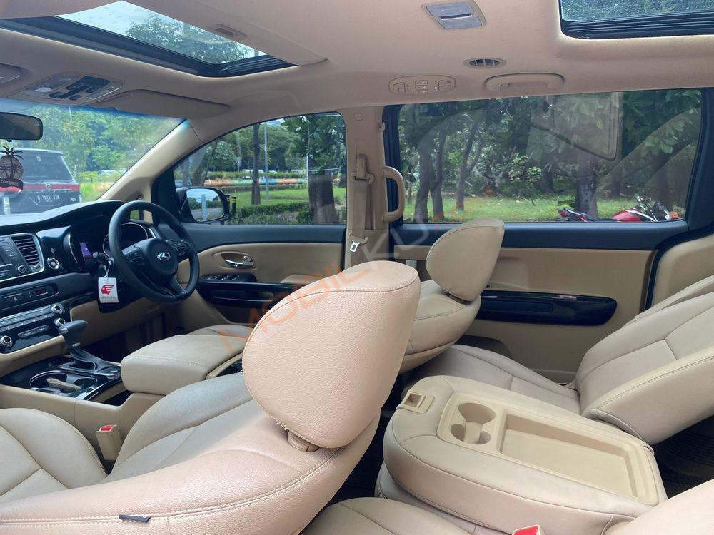 Mobil Kia Sedona 2017