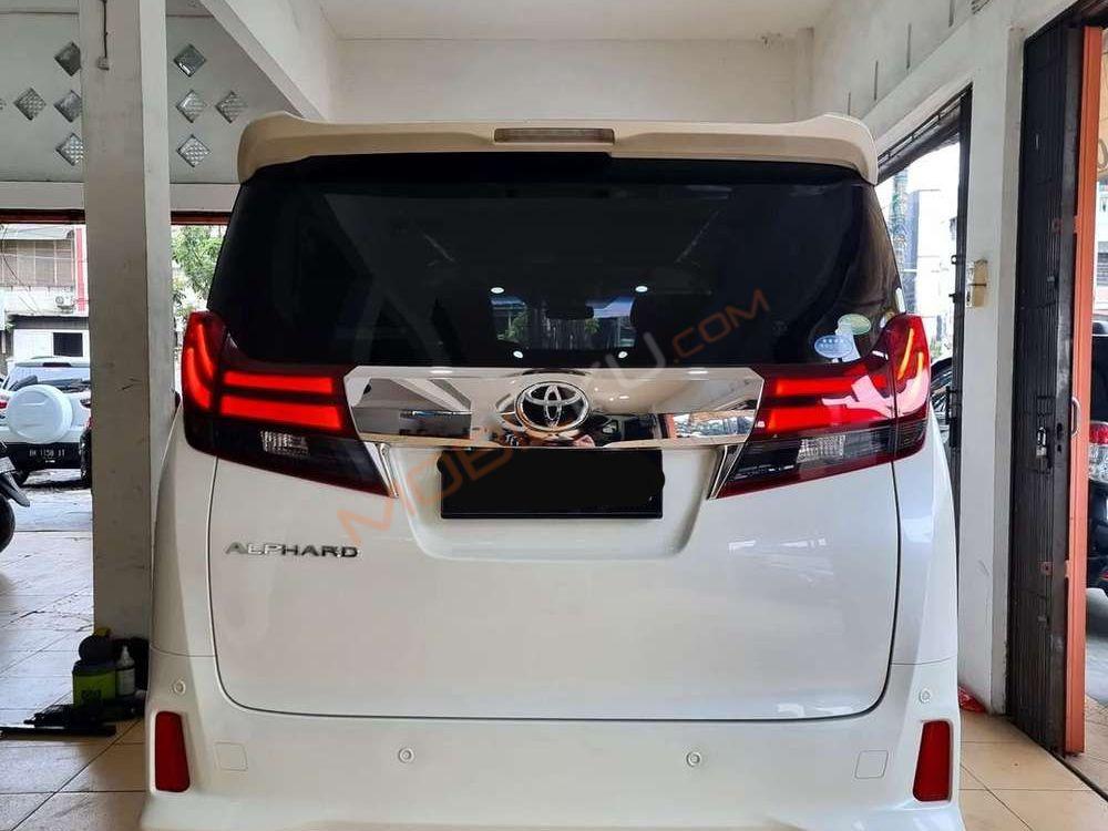 Mobil Toyota Alphard 2015
