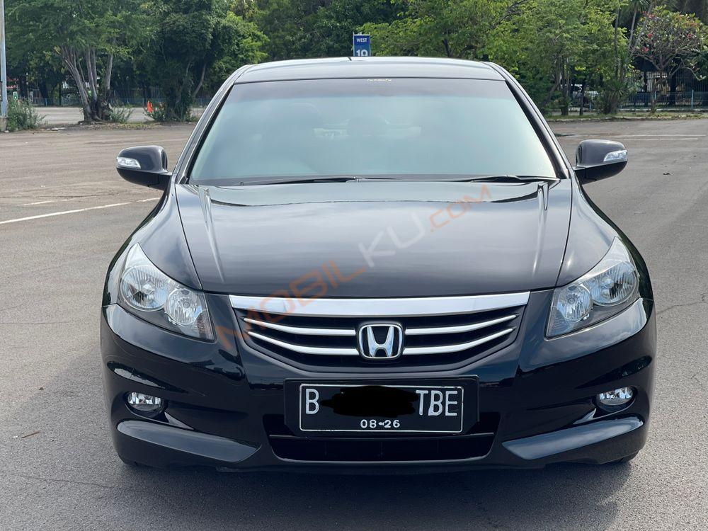 Mobil Honda Accord 2011