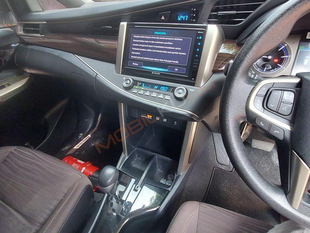 Mobil Toyota Kijang Innova 2021