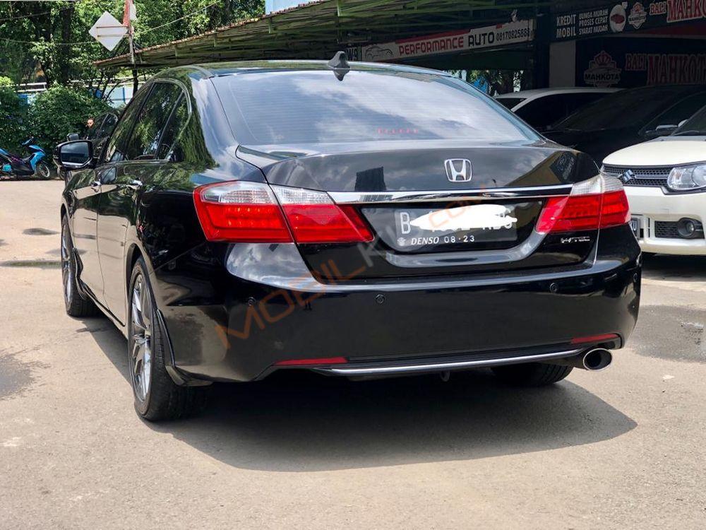Mobil Honda Accord 2013
