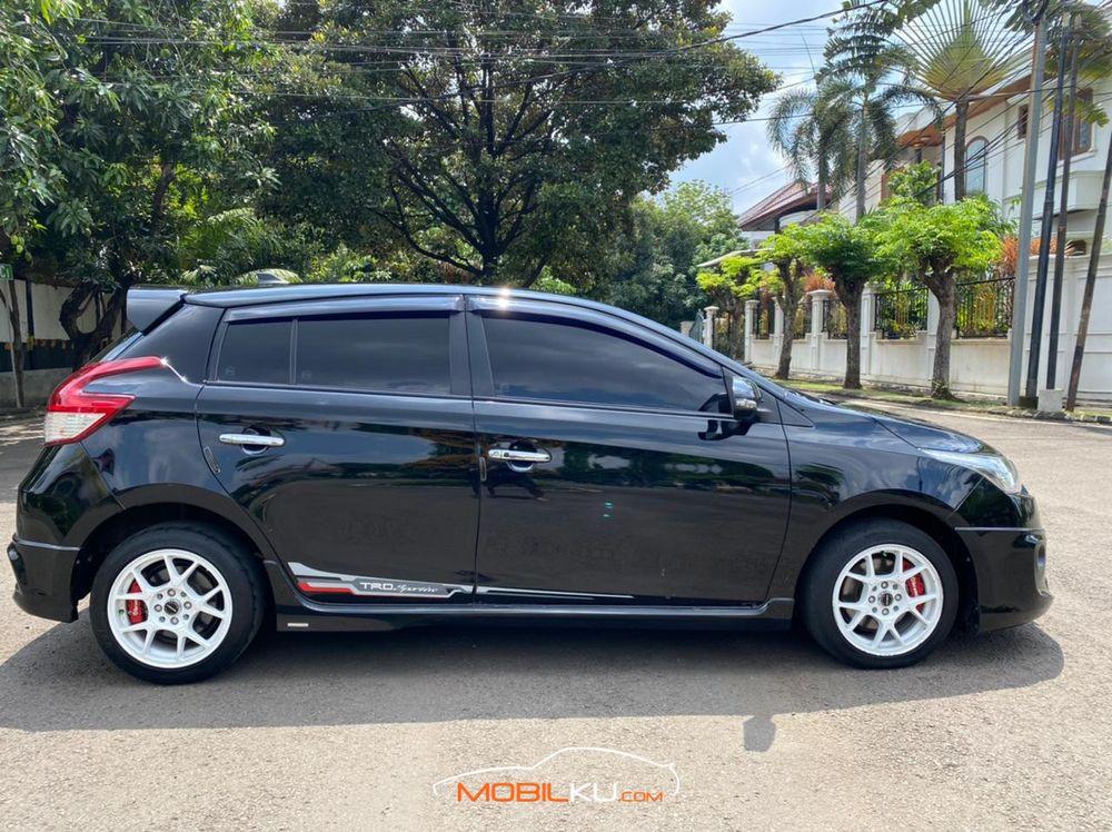 Mobil Toyota Yaris 2016