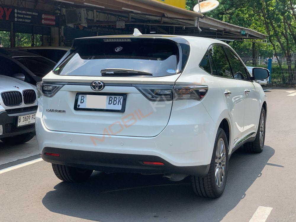 Mobil Toyota Harrier 2014