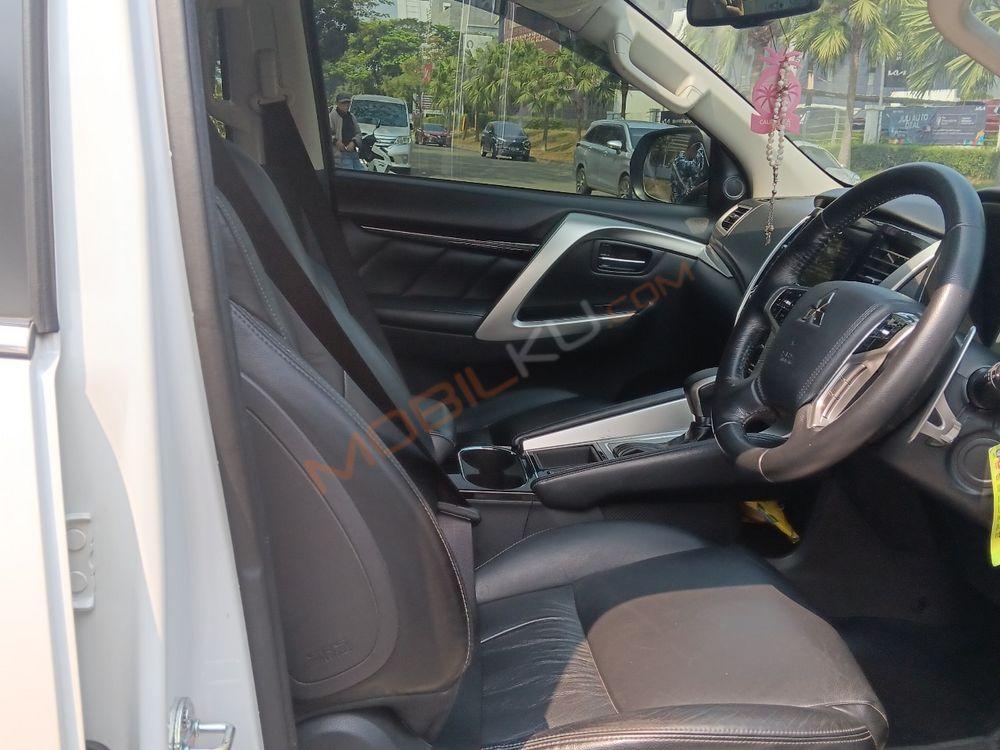 Mobil Mitsubishi Pajero 2021