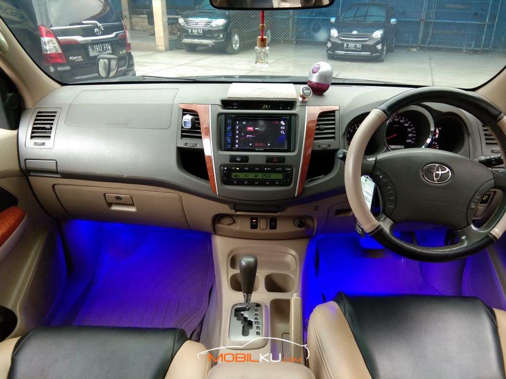 Mobil Toyota Fortuner 2010