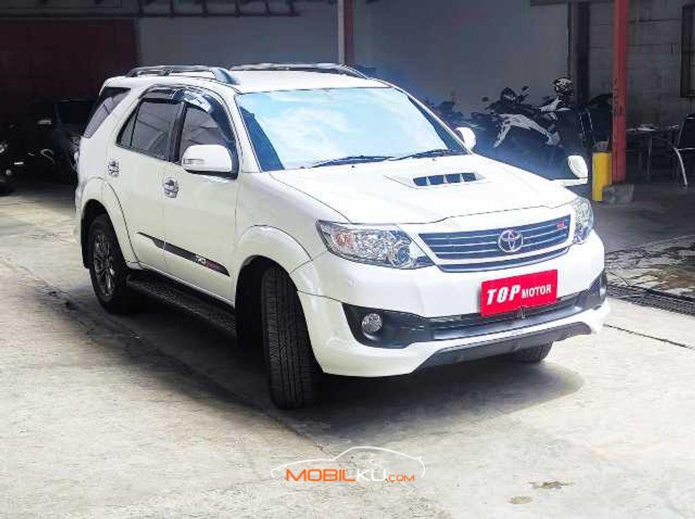 Mobil Toyota Fortuner 2015