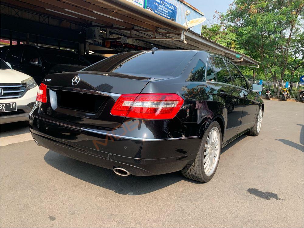 Mobil Mercedes-Benz E-Class 2011