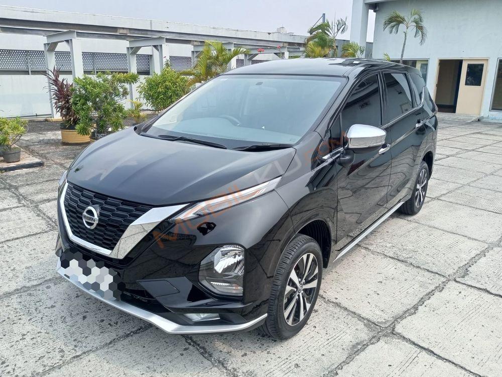 Mobil Nissan Livina 2022