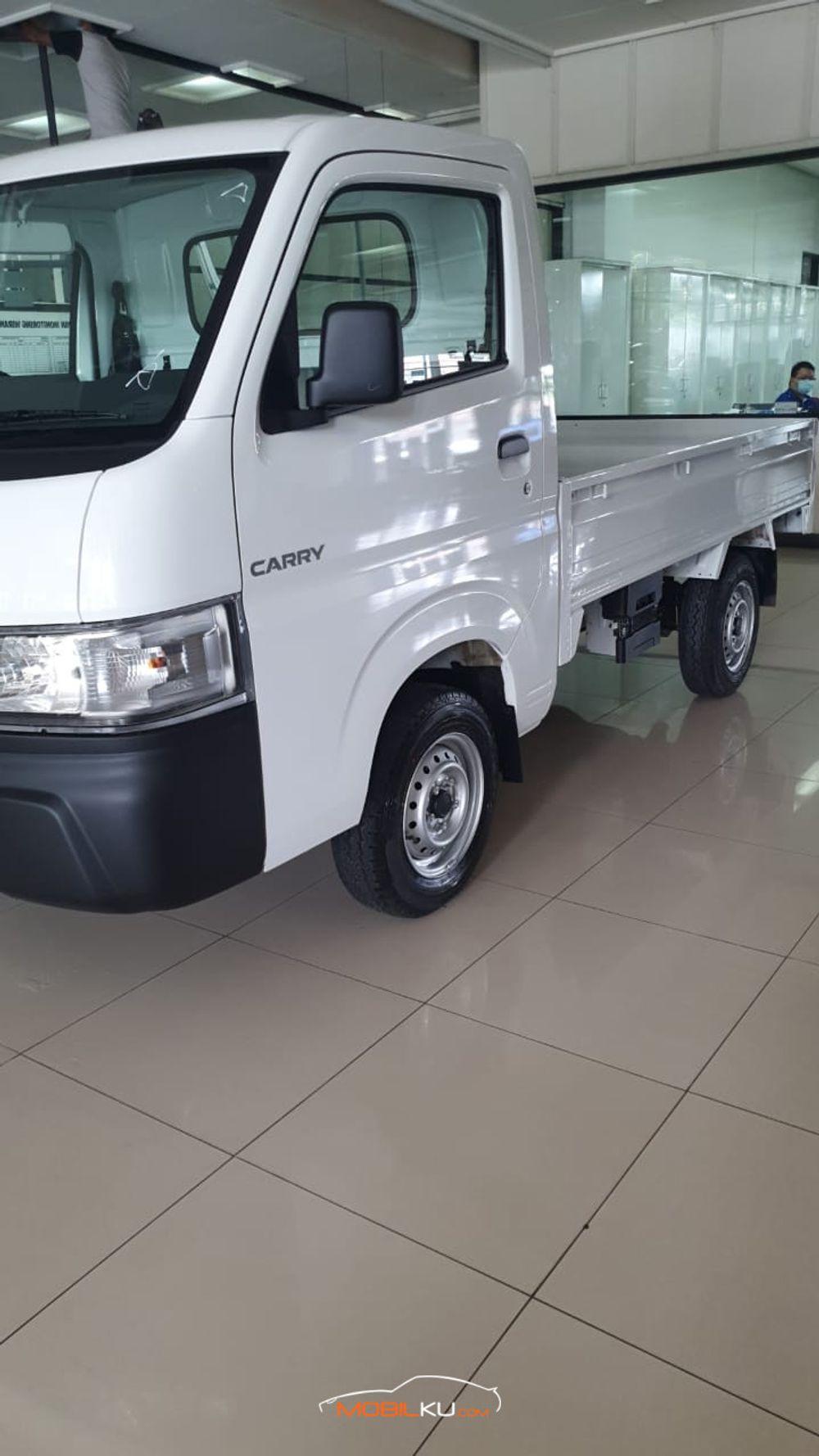 Mobil Suzuki Carry 2022