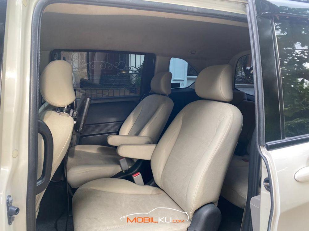 Mobil Honda Freed 2010