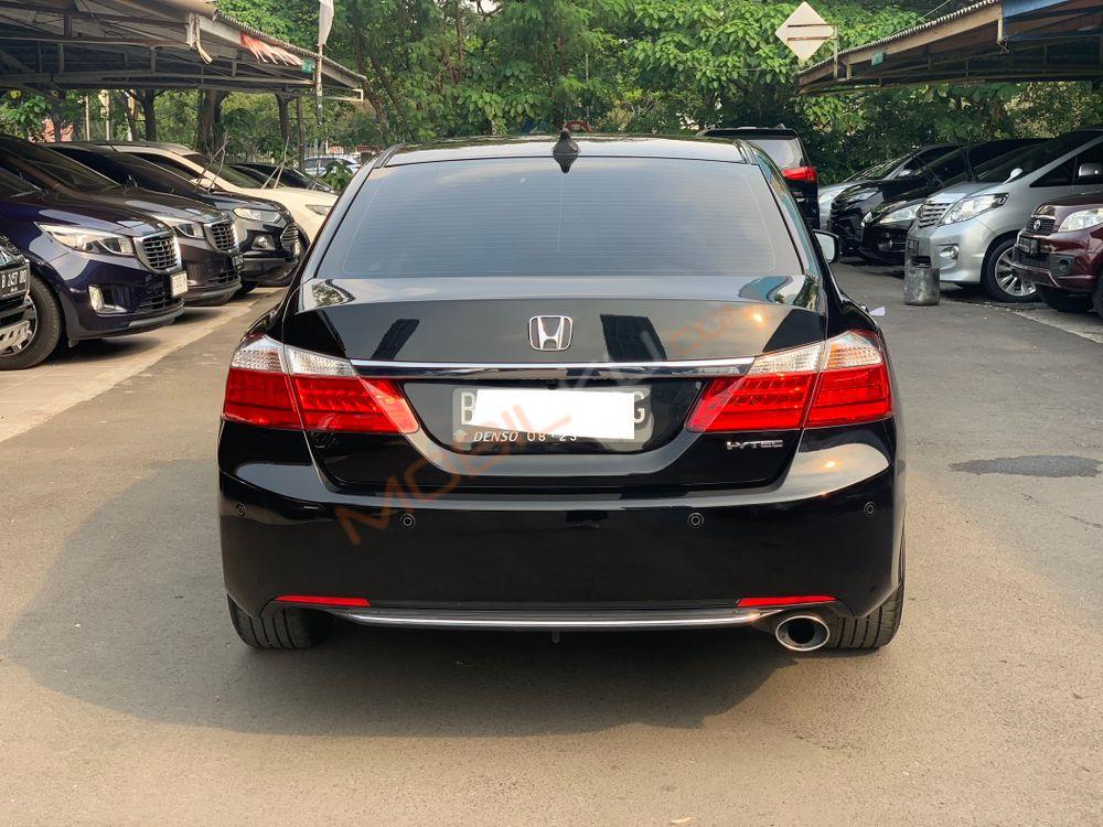 Mobil Honda Accord 2013