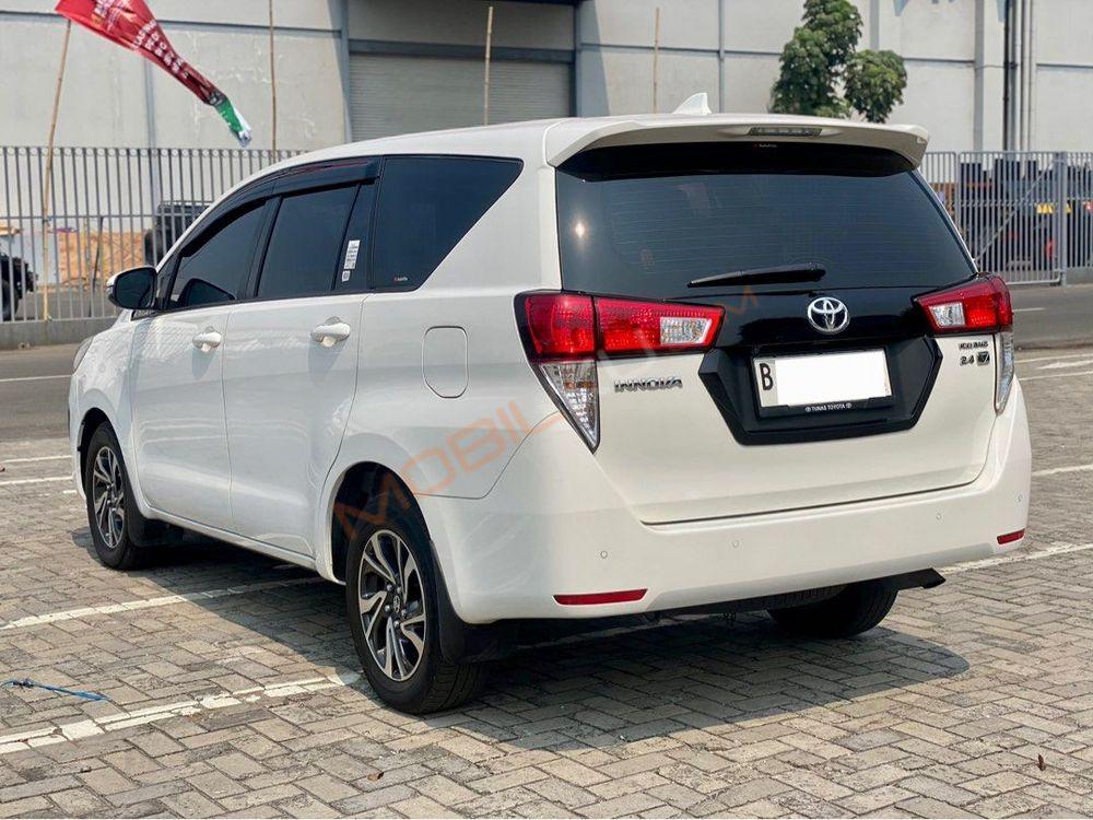 Mobil Toyota Kijang Innova 2022